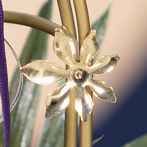 メタリックフラワーで華やかさをプラス!