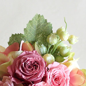 アクセントにフェイクベリーをあしらいました。