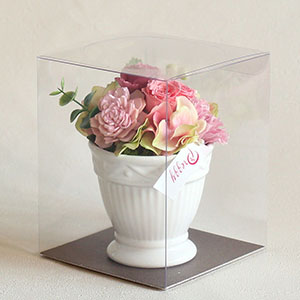 専用のケースに入れてお届けします。