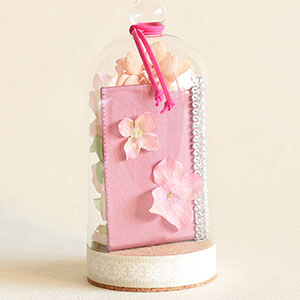 背面から見た様子です。リボンとアートフラワーのアジサイをあしらいました。