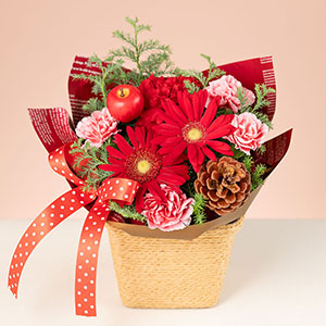 赤と緑のトラディショナルなアレンジメントです。