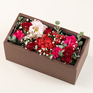 ビビットで華やかなアレンジメントは、年に一度のワインの祭典を盛り上げてくれること間違いなしですね。