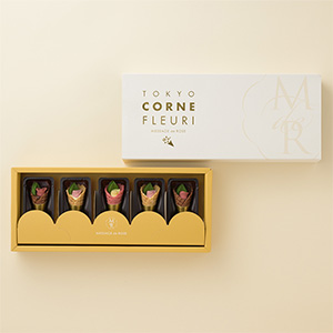 お届けする「メサージュ・ド・ローズ TOKYOコーン・フルーリ5個」です。