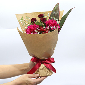 大人の女性が持った時の大きさイメージです。