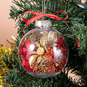 赤いアジサイやゴールドのカスミソウが入ったデザインです。(参考画像)