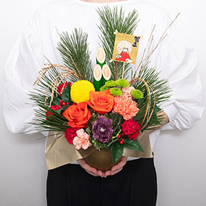 大人の女性が持った場合の大きさイメージです。