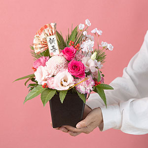 大人の女性が持った場合の大きさイメージです。