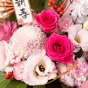 春らしいピンクのグラデーションの花々を組み合わせました。