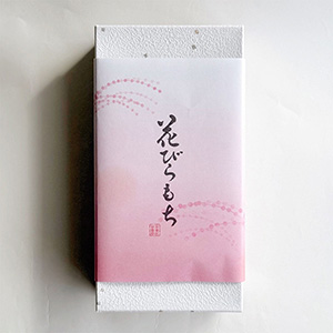 お届けの花びら餅です。