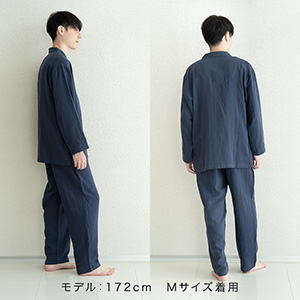 ベーシックなネイビーは年齢を問わず人気のお色味です。