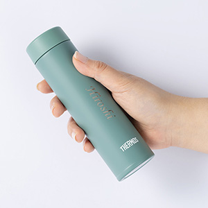 出先でお薬を飲むときやちょっとした水分補給に。コップ1杯分のお水を携帯できます。