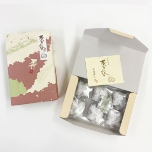 お届けする「恵那清月堂 栗きんとん」です。