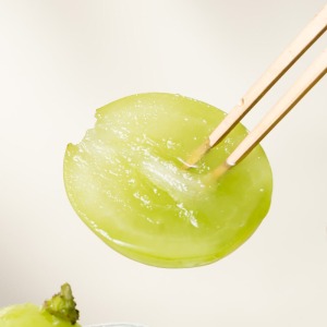 種がなく皮ごと食べられるので、洗ってそのまま食べることができ、果汁をこぼさず堪能できます。