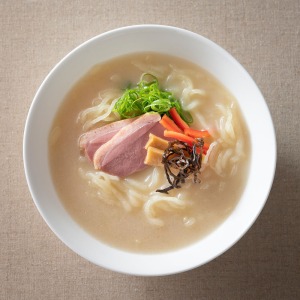 旨味が凝縮されたまろやかなとんこつスープのとんこつらーめんの調理例です。