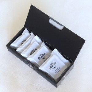 お届けする「MYHONEY 無添加ハニーショコラサンドリープ」です。