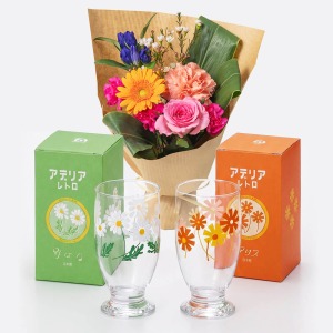 おじいちゃん・おばあちゃんのところにはグラスと一緒にお花をお届けします。