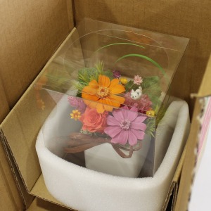 ぴったりサイズの配送箱に綺麗に入れてお届けします。