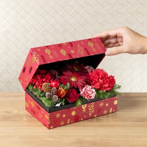 ワクワク感が止まりません!蓋を開けると一面にクリスマスカラーの花々が咲き誇ります。