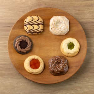 懐かしさを感じる愛らしい姿のクッキーが、クリスマスの雰囲気にぴったりです。