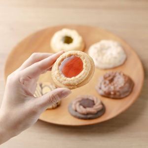 クッキーは食べ応えのあるビッグサイズです。