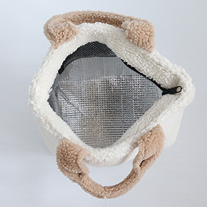 保冷バックになっています。