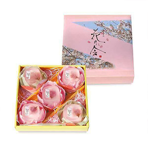 お届けするつるや製菓「桜プリン」です。