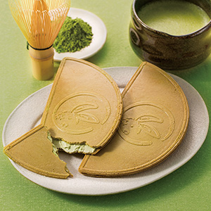 抹茶風味は、ほのかな甘さのゴーフレット生地に抹茶風味クリームをたっぷりサンドしています。
