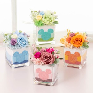 4色あるので、贈るシーンやお相手のイメージに合ったお花をお選びいただけます。