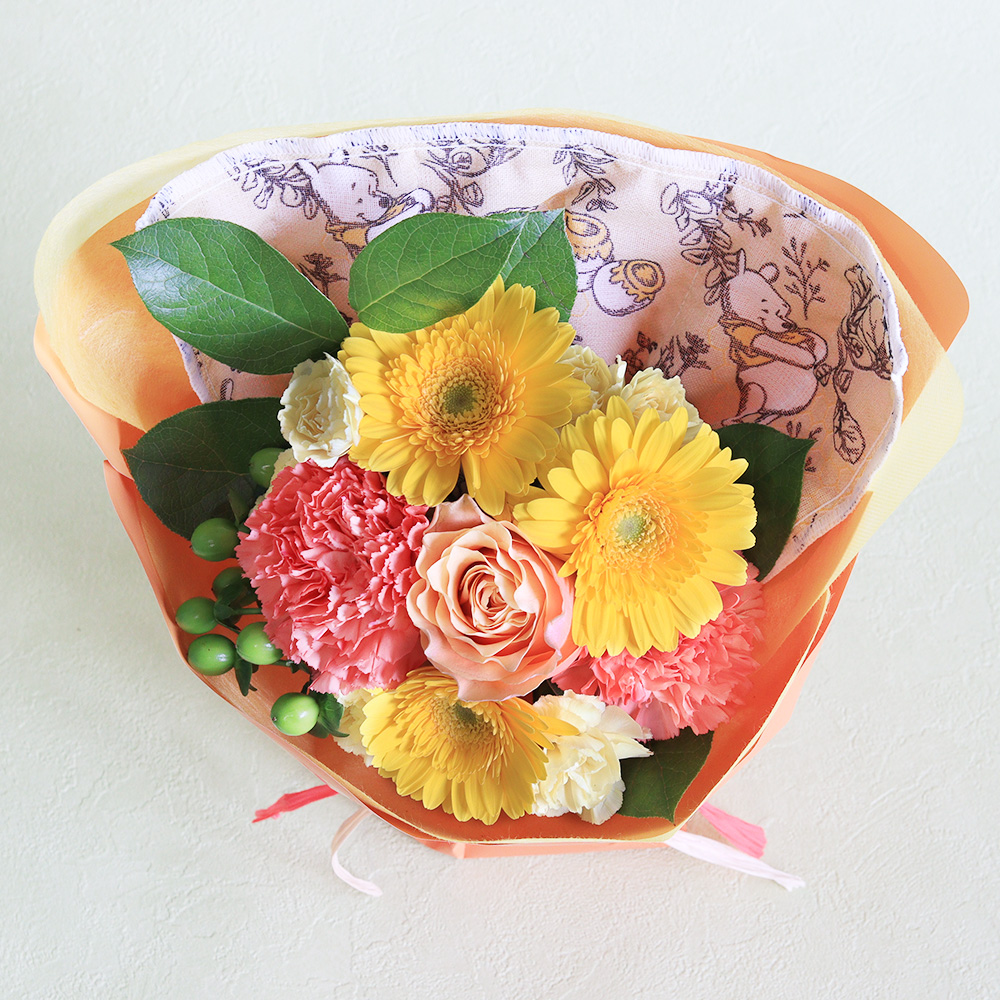 はちみつの色を連想させる黄色やオレンジの花々をまとめました。