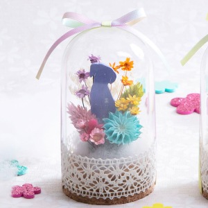 「犬」バージョンです。水色のお花を中心に、優しい色の花々が咲いています。