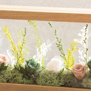 グリーンのランダムな動きに優しい風を感じます。