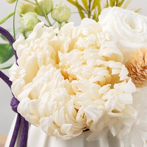 小さな灯火のように咲く輪菊。ご遺族の心にそっと寄り添います。