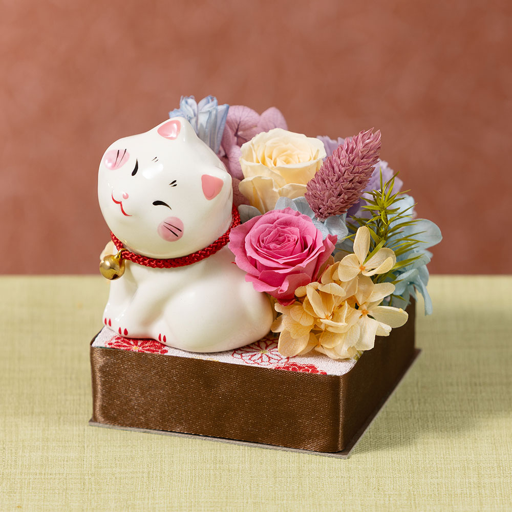 プリザーブドフラワー「ほおずりにゃんこ～白～」｜フラワーギフト通販