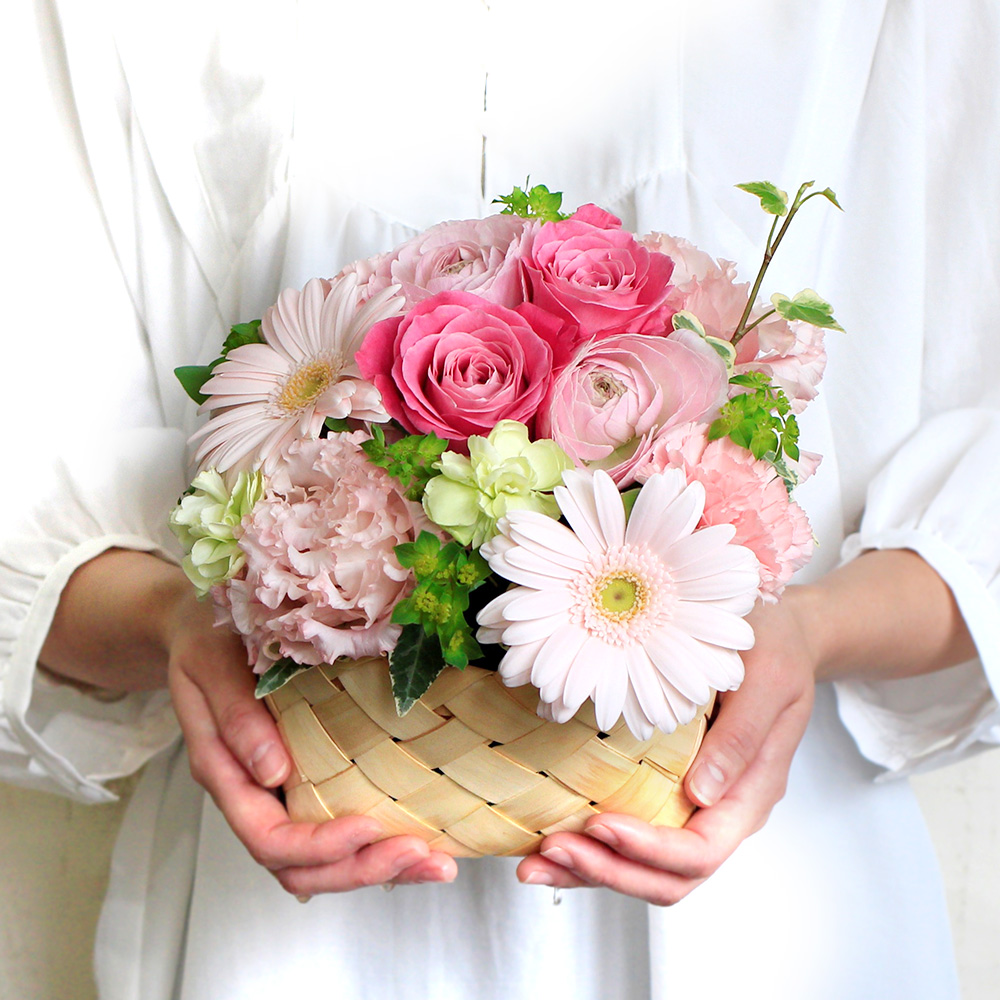 イイハナ】アレンジメント「春咲きバスケット」│春の花特集