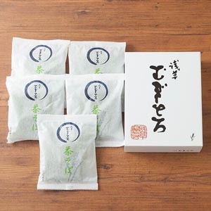 お届けする浅草むぎとろの「茶そば」です。「茶そば」は個包装された状態でお届けします。
