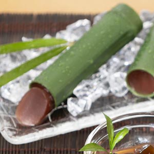 北海道産小豆を使用して、上品な甘さに仕上がった一品の「京の竹筒水ようかん」です。