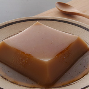 乳化剤を使用せずに100%ピーナッツペーストを使用しています。 もちっとした食感で、ピーナッツの香ばしさと程よい甘さが特徴です。