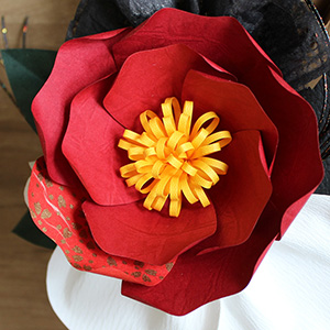 gւ̈Ђɂ́A؂₩ȃS[h͗l̘ảԕقg܂B