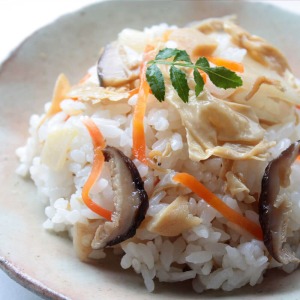 �����C���[�W�ł��B���t�Ƒ傫�߂̋�����Ղ�Ɠ����Ă��č��؂Ȉ�ۂ̂��炵���i�ł��B