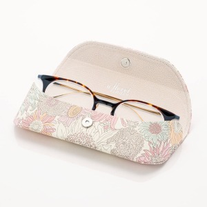 �����ɂ̓X�G�[�h���̍�����g�p���Ă���̂ŁA�������胁�K�l��ی삵���A�n�[�h�ɂȂ�߂��Ȃ������炵�����͋C�����͂ł��B���ߋ�͈����₷���}�O�l�b�g�^�C�v�ł��B