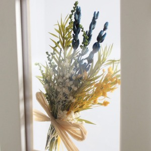 ���x���_�[�̃v���U�[�u�h�t�����[�𒆐S�ɁA�W�{���ɏ���܂����B