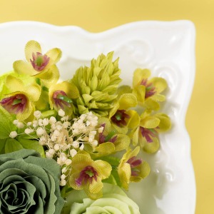 �R�[�i�[�ɂ͂��肰�Ȃ����ʖ͗l���{����Ă��܂��B