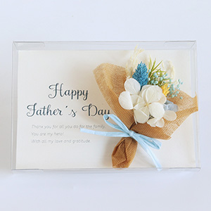 �ꏏ�ɂ��͂�����̂͂�������ւ̃��u���^�[ ��������֊��ӂ�`���郁�b�Z�[�W�ƂƂ��Ƀv���U�[�u�h�t�����[�����͂����܂��B ���b�Z�[�W���e Thank you for a���� you do for tha famiiy.�i�Ƒ��̂��߂ɂ��Ă���Ă��邱�ƁA���ׂĂɊ��ӂ��܂��j You are my hero!�i��������́A���̃q�[���[�ł��I�j With all my love and gratitude.�i����������̈��Ɗ��ӂ����߂āj