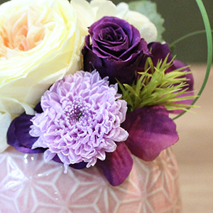 �N���V�b�N���[�Y�ׂ̗ɂ́A�������ߐF�̃~�j�o���ƁA�W�����C���b�N�F�̏��e���炢�Ă��܂��B