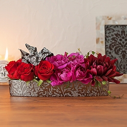 全体にお花が入っているのでテーブルの中央等に飾って頂いても素敵です。