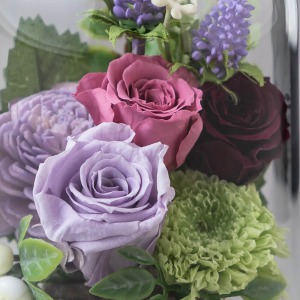 紫のバラのグラデーションで品の良い色合いに。