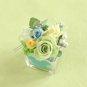 �O���[���̃o���𒆐S�Ƀp�X�e�����̗D�����F���̉ԁX�����킹���������̂���A�����W�ł��B