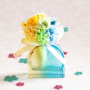 �u�C�G���[�v�o�[�W�����ł��B�C�G���[�`�O���[���`�u���[�̃O���f�[�V�����̎d���Ăł��B