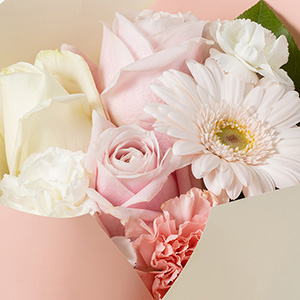 �؂₩�ȃo�������C���ɃJ�[�l�[�V�����A�K�[�x���Ȃǂ̉ԁX�����킹�܂����B