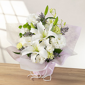 �����f�U�C���Ŕ��ƃO���[���ł܂Ƃ߂����R�ȐF�����̃A�����W�����g�����p�ӂ��Ă���܂��B